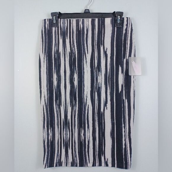 ‼️final must bundle‼️ NWT Striped Abstract Patterned Skirt Elegant Casual - Picture 2 of 9